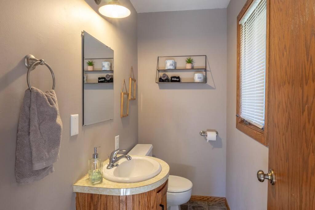 Family Home W/ 2 King, 2 Queen Beds + Game Room Bemidji Esterno foto