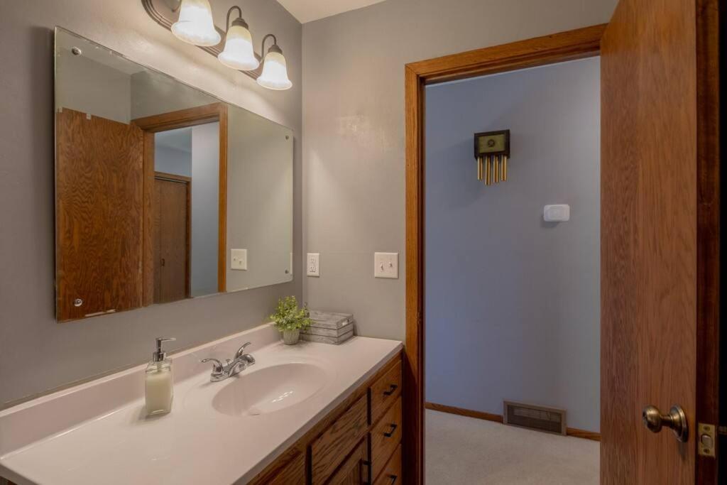 Family Home W/ 2 King, 2 Queen Beds + Game Room Bemidji Esterno foto