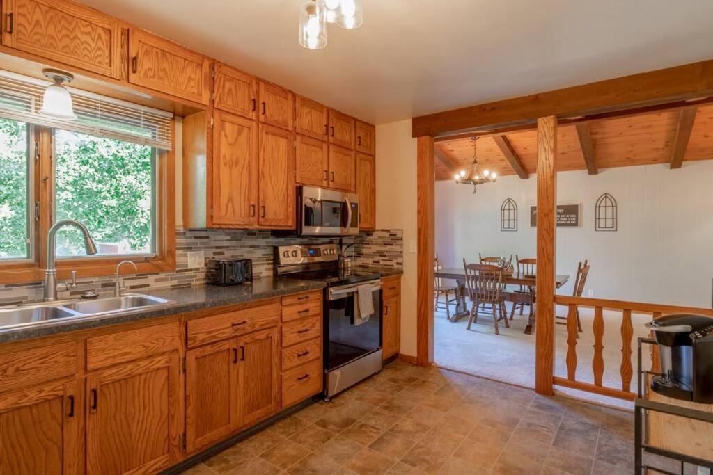 Family Home W/ 2 King, 2 Queen Beds + Game Room Bemidji Esterno foto